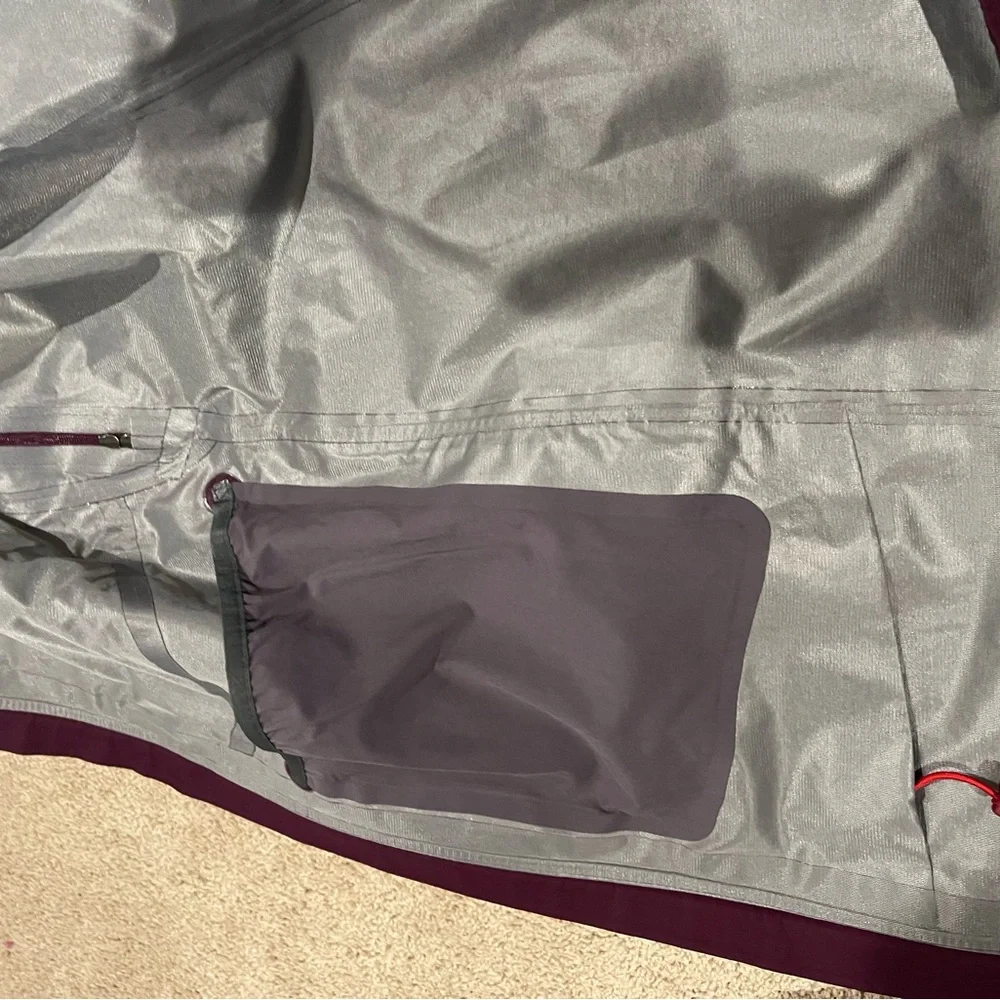 Patagonia Women’s XL Rain Jacket Goretex - Picture 6 of 7